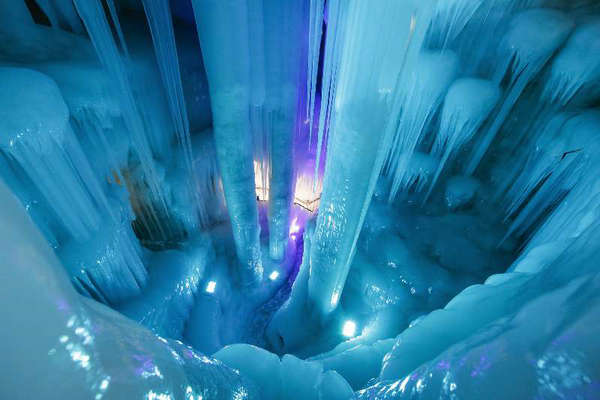 World heritage expert goes to ice cave