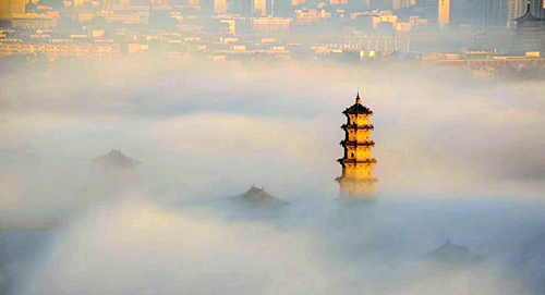 Advection fog turns Datong into magical wonderland