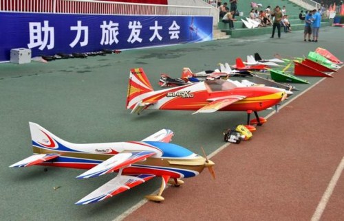 700 people take part in Linfen’s model airplane contest