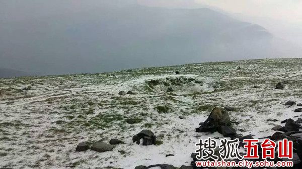 Mount Wutai snows in summer