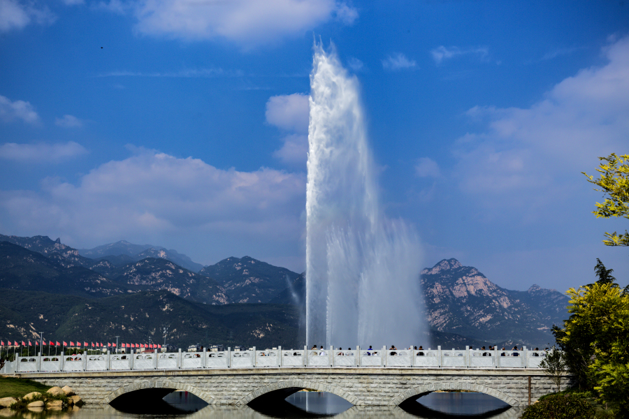 Music fountain offers spectacular views in Tai'an