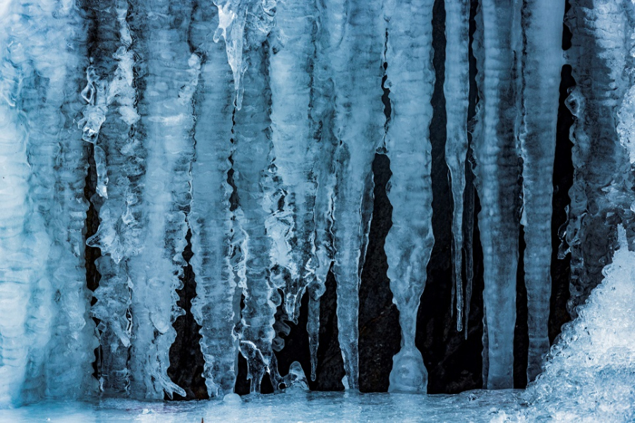 Marvelous spectacle of icefall on Mount Tai