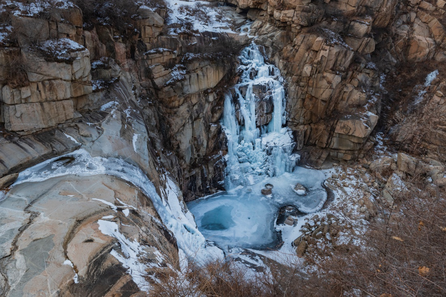 Marvelous spectacle of icefall on Mount Tai