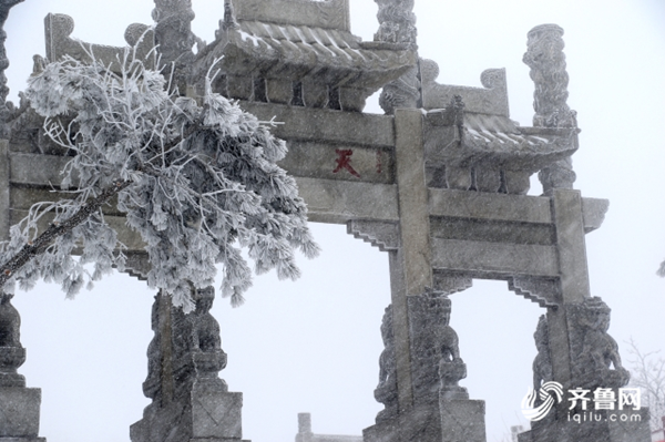 Mount Tai embraces first snow of New Year