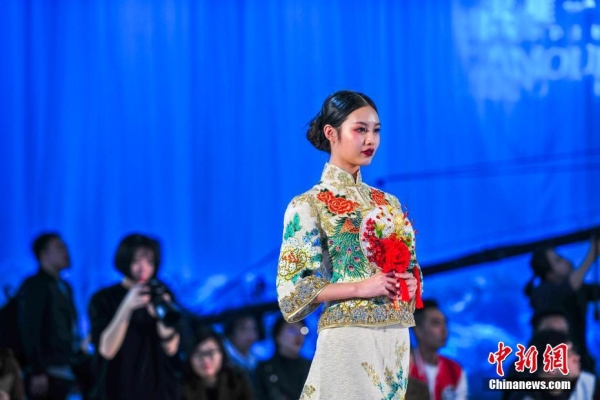 Wedding dresses on show in Shenyang