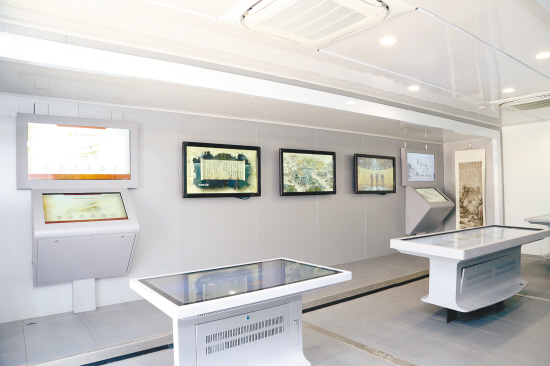 Mobile museum in a van displays Liaoning’s culture