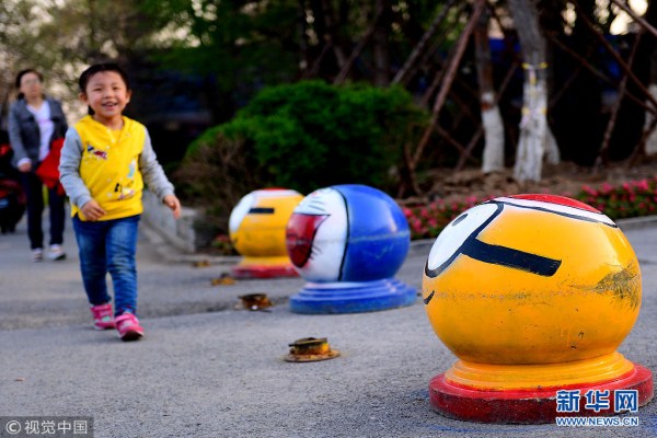 Cartoon road barriers decorate street in Shenyang