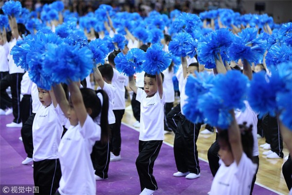 Shenyang children set world record in cheerleading