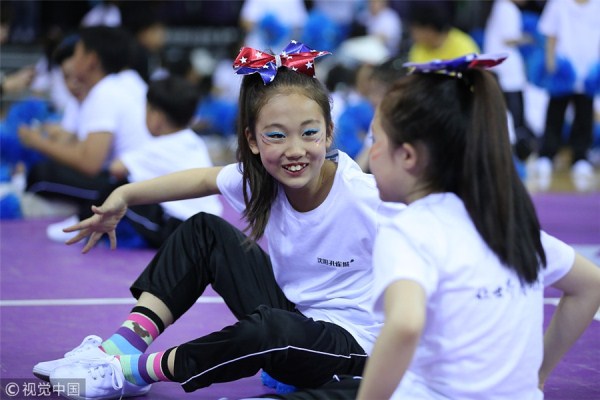 Shenyang children set world record in cheerleading
