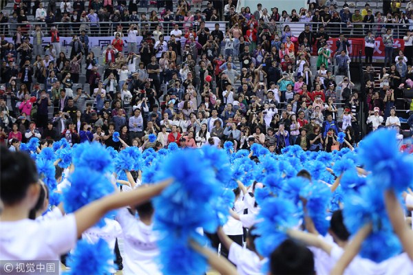Shenyang children set world record in cheerleading
