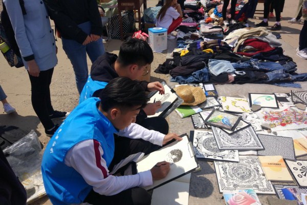 Shenyang university charity sales help students in need