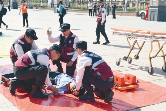 Liaoning stages air rescue drill