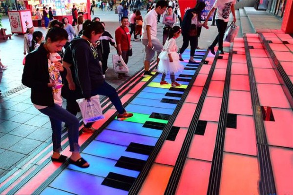 'Piano stairs' amuse Shenyang residents