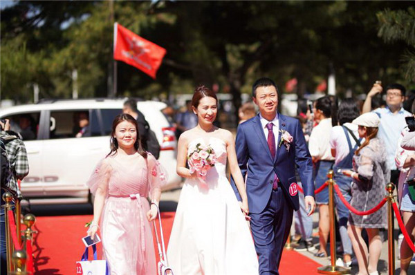 Alumni tie knots in Northeast University