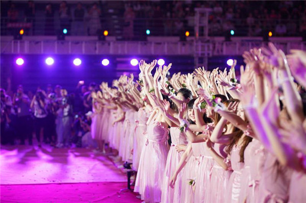 Alumni tie knots in Northeast University