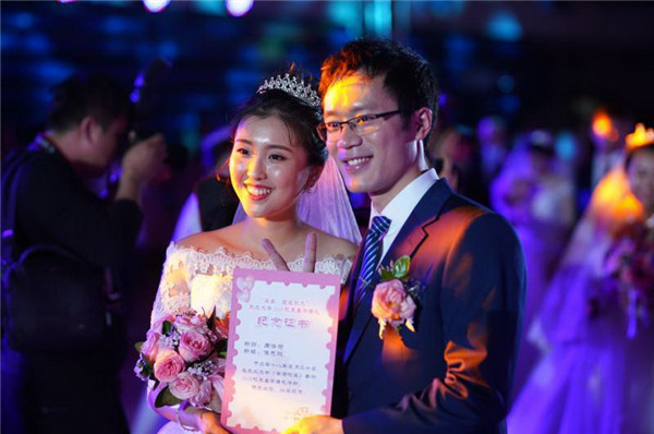 Alumni tie knots in Northeast University