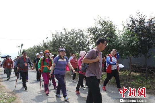 Mountain climbing festival begins in Shenyang