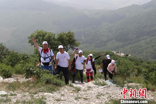 Mountain climbing festival begins in Shenyang