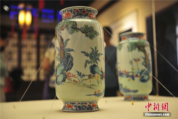 Qing-Dynasty porcelain on display in Shenyang