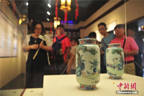 Qing-Dynasty porcelain on display in Shenyang