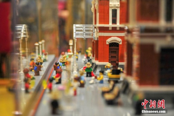 Lego model of Shenyang station amuses residents