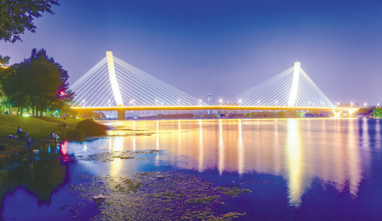 Stunning night views of bridges across Hunhe River in Shenyang