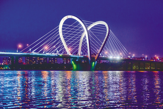 Stunning night views of bridges across Hunhe River in Shenyang