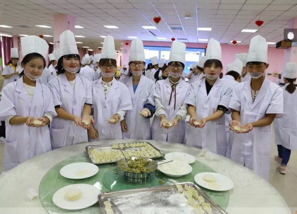 Teachers' Day marked with dumplings in Shenyang