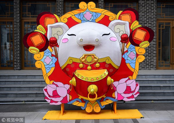 Chinese zodiac lanterns mark New Year in Shenyang