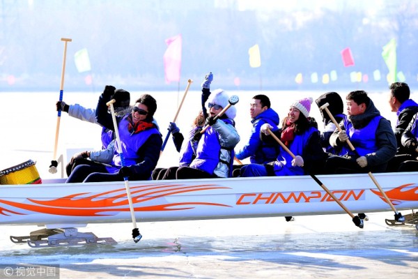 Shenyang holds icy dragon boat race