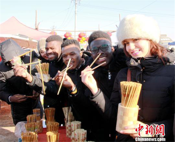 International students tour Puhe market