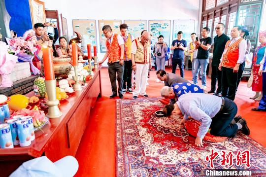 Xibe people commemorate westward migration