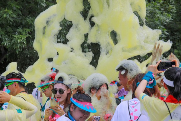 Shenyang holds bubble run event