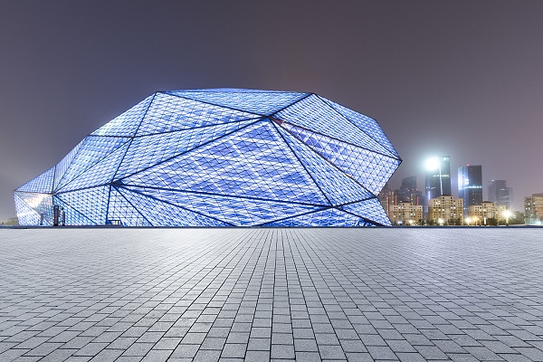 Summer theme tour 4: Explore fashion, literature and art