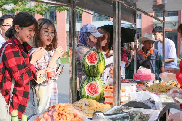 Shenyang Agricultural University holds food festival