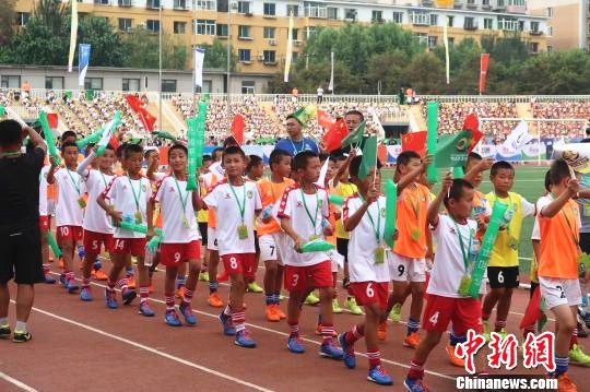Young football players compete in Shenyang