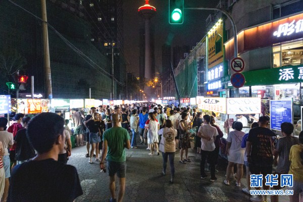 Shenyang people enjoy colorful nightlife