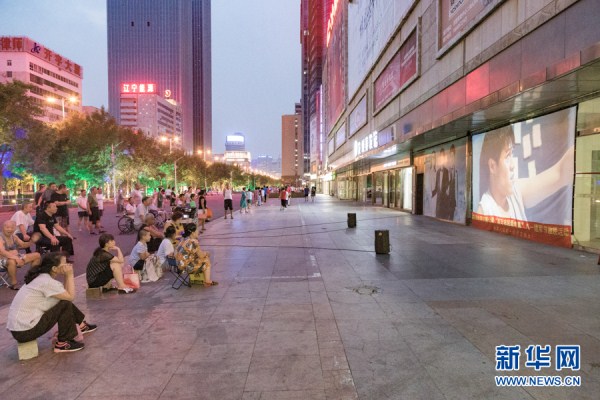Shenyang people enjoy colorful nightlife
