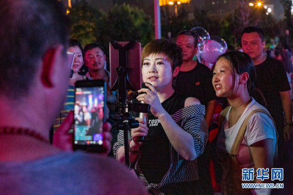 Shenyang people enjoy colorful nightlife