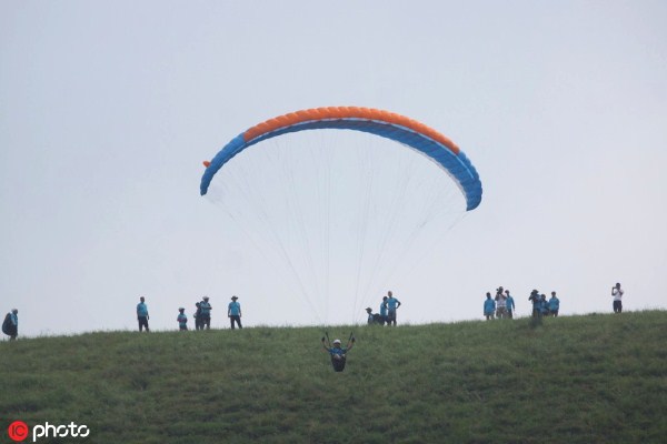 Paragliding fixed-point tournament concludes in Shenyang