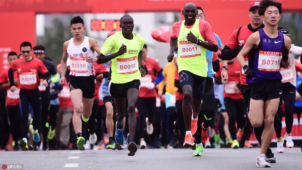 Puhe River international marathon staged in Shenyang