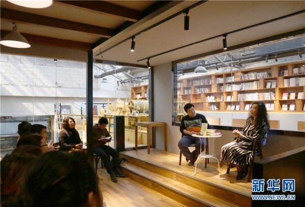 Campaign encourages reading in bookstores