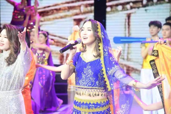 Foreigners treated to dazzling gala in Shenyang