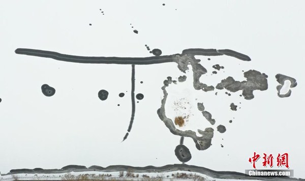 Ice, snow transforms Hunhe River area into ink wash painting