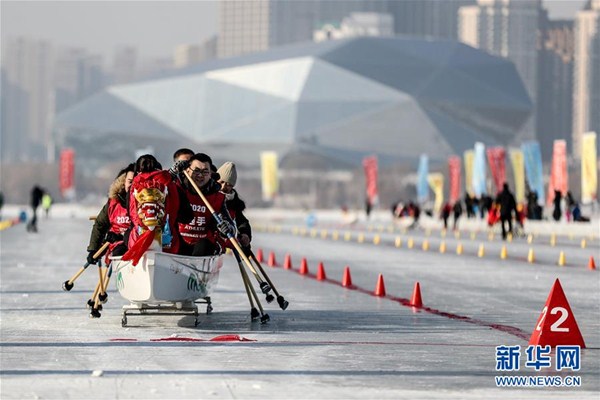 Shenyang people enjoy fun during dragon boat event on ice