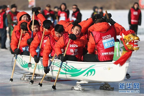 Shenyang people enjoy fun during dragon boat event on ice