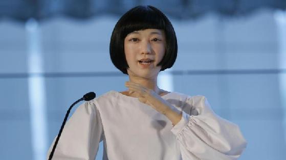 Japan's android newsreader<BR>日機器人女主播似真人