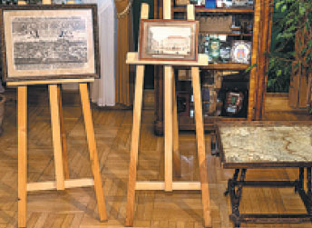 Nazi's son returns art looted by family