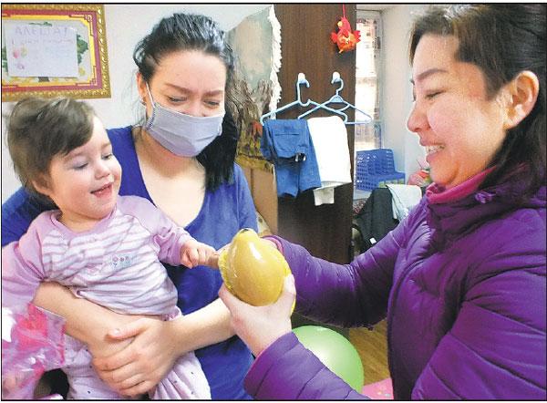Harbin embraces Russian mom in need