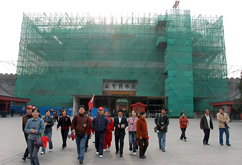 The Imperial Palace under facelift on November 16, 2006. [newsphoto]